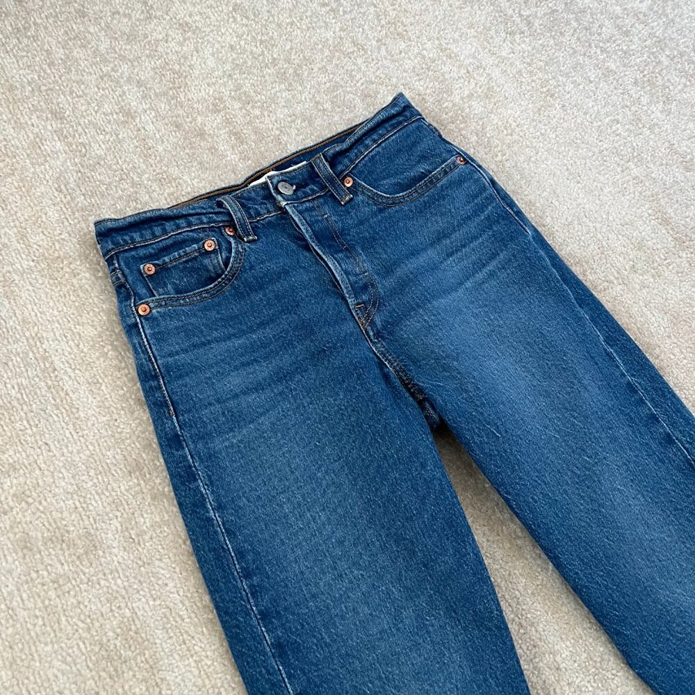 Levi's Premium Wedge Button Fly High Rise Crop Blue Jeans 26 - Picture 3 of 10
